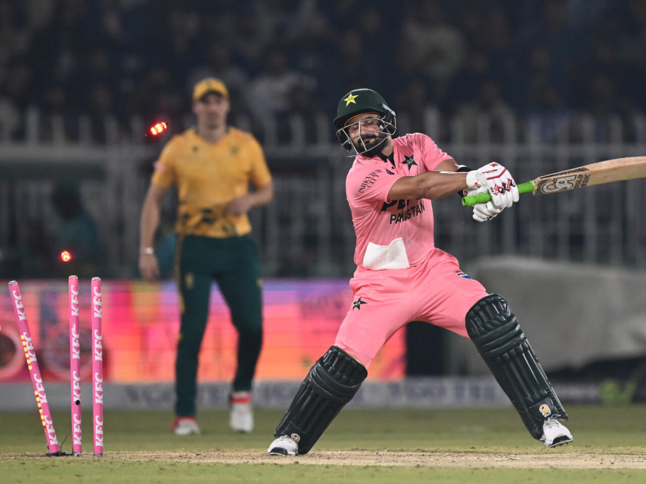 🇿🇦 Depleted South Africa Thump Sloppy Pakistan in First T20I: Babar Azam Flops on Comeback