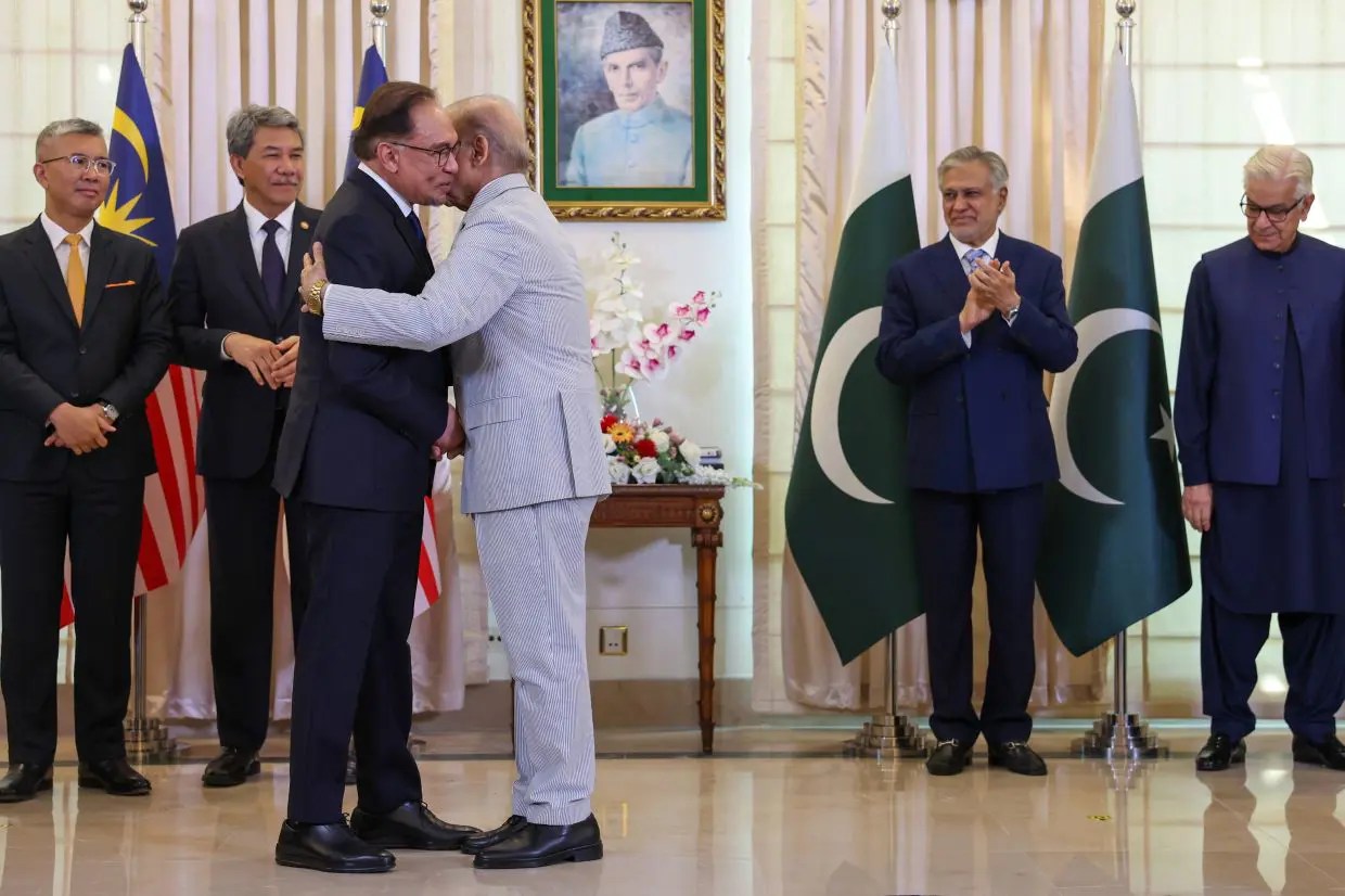 Malaysian PM Pledges to Boost Trade, Announces $200M Halal Meat Deal with Pakistan